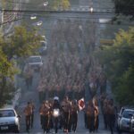 TREINAMENTO FÍSICO MILITAR O Treinamento Físico Militar (TFM) é uma instrução direcionada à preparação física dos integrantes do Exército, com intuito de proporcionar-lhes aptidão para o desempenho das atividades militares, além de contribuir para saúde física e mental. Neste contexto, o 7º Regimento de Cavalaria Mecanizado (7º RC Mec) realizou, no dia 6 de maio de 2022, uma sessão de TFM, a qual dividiu-se em aquecimento, trabalho principal e volta à calma.