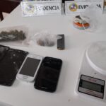 "Operacion Junquillo" con 16 detenidos, droga y armas en Rivera En horas de esta mañana la Direccion de Investigaciones de la Policia de Rivera, puso en marcha la denominada "Operacion Junquillo". En la misma se llevaron adelante un total de 5 allanamientos, con la detención de 16 personas, la incautacion de 2 armas de fuego, droga y varios vehículos. El objetivo de dicha operacion es la aclaracion de los homicidios de Charles Pain y Edgar Pacheco, registrados en Rivera en la jornada del 12 de enero del corriente año. Ampliaremos...