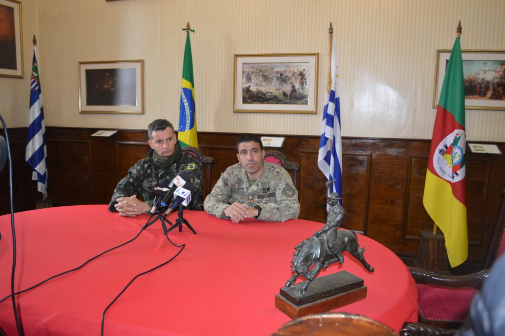 A 1ª Corrida Binacional da Independência, organizada pelo 7º Regimento de Cavalaria Mecanizado (7º RC Mec), foi divulgada na cidade de Rivera. De acordo com o comandante do 7º, tenente coronel Rafael Polinício Lanza Braga, a entrevista foi concedida à imprensa do Departamento de Rivera, onde esteve acompanhado do tenente coronel Federico Pais Martínez, Comandante do Regimiento de Caballería Nº 3 (RC3). A coletiva aconteceu no quartel do RC3, em Rivera (ROU) e teve por objetivo principal divulgar o propósito e formas de inscrições.