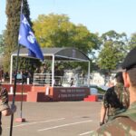 General Vinicius se despede da Guarnição de Santana Do Livramento Por: Seção de Comunicação Social da 2ª Bia AAAe Sant’Ana do Livramento (RS) – Na tarde do dia 26 de julho, a 2ª Bateria de Artilharia Antiaérea (2ª Bia AAAe) participou, da formatura de despedida do General de Brigada Carlos Vinícius Teixeira de Vasconcelos, Comandante da 3ª Brigada de Cavalaria Mecanizada (3ª Bda C Mec), que ocorreu no 7º Regimento de Cavalaria Mecanizado (7º RC Mec), por ocasião da sua nomeação para assumir o cargo de Diretor de Educação Preparatória e Assistencial. O General Vinícius foi recepcionado pelo Comandante do 7º RC Mec e da 2ª Bia AAAe. Ao fazer uso da palavra, o Oficial General agradeceu o excelente trabalho desenvolvido, demonstrou sua satisfação em ter comandado a Brigada Potente e desejou continuado sucesso nas missões futuras. Crédito das Fotos: Ten Iovan e Sr Luís Maria