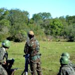 INSTRUÇÃO INDIVIDUAL DE QUALIFICAÇÃO – EXERCÍCIO NO TERRENO No período de 18 a 21 de julho de 2022, o 7º Regimento de Cavalaria Mecanizado (7º RC Mec), “Regimento Brigadeiro Vasco Alves Pereira”, realizou o exercício no terreno que coroou o período de Instrução Individual de Qualificação aos soldados do Efetivo Variável (EV) incorporados no corrente ano. Durante a atividade, os soldados colocaram em prática o conhecimento adquirido nas instruções ministradas no interior do aquartelamento referente as Qualificações Militares (QM) do Pelotão de Cavalaria Mecanizado e área Técnica. Na oportunidade, ao início de cada jornada, os soldados participaram de sessões de Treinamento Físico Militar (TFM) e em seguida, de uma formatura matinal, onde eram observados a situação da higidez física e manutenção do armamento individual. O exercício que teve por finalidade formar o soldado nas diversas QM (Grupo de Exploradores, Seção VBR, Grupo de Combate, Peça de Apoio e área Técnica), habilitou os militares a desempenharem funções em Operações de Defesa Externa futuras e outras atividades dentro do quartel, além de proporcionar o desenvolvimento de vários atributos da área afetiva, como a abnegação, coragem, espírito de corpo, resiliência e dedicação. O Senhor Tenente Coronel Rafael Polinício Lanza Braga, Comandante do 7º RC Mec, parabeniza aos soldados do efetivo variável por concluírem o período de Instrução Individual de Qualificação com aproveitamento. Santana do Livramento – RS, 22 de julho de 2022. RAFAEL POLINÍCIO LANZA BRAGA – Ten Cel Comandante do 7º Regimento de Cavalaria Mecanizado