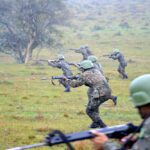 INSTRUÇÃO INDIVIDUAL DE QUALIFICAÇÃO – EXERCÍCIO NO TERRENO No período de 18 a 21 de julho de 2022, o 7º Regimento de Cavalaria Mecanizado (7º RC Mec), “Regimento Brigadeiro Vasco Alves Pereira”, realizou o exercício no terreno que coroou o período de Instrução Individual de Qualificação aos soldados do Efetivo Variável (EV) incorporados no corrente ano. Durante a atividade, os soldados colocaram em prática o conhecimento adquirido nas instruções ministradas no interior do aquartelamento referente as Qualificações Militares (QM) do Pelotão de Cavalaria Mecanizado e área Técnica. Na oportunidade, ao início de cada jornada, os soldados participaram de sessões de Treinamento Físico Militar (TFM) e em seguida, de uma formatura matinal, onde eram observados a situação da higidez física e manutenção do armamento individual. O exercício que teve por finalidade formar o soldado nas diversas QM (Grupo de Exploradores, Seção VBR, Grupo de Combate, Peça de Apoio e área Técnica), habilitou os militares a desempenharem funções em Operações de Defesa Externa futuras e outras atividades dentro do quartel, além de proporcionar o desenvolvimento de vários atributos da área afetiva, como a abnegação, coragem, espírito de corpo, resiliência e dedicação. O Senhor Tenente Coronel Rafael Polinício Lanza Braga, Comandante do 7º RC Mec, parabeniza aos soldados do efetivo variável por concluírem o período de Instrução Individual de Qualificação com aproveitamento. Santana do Livramento – RS, 22 de julho de 2022. RAFAEL POLINÍCIO LANZA BRAGA – Ten Cel Comandante do 7º Regimento de Cavalaria Mecanizado