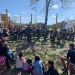 A Fanfarra 7º Regimento de Cavalaria Mecanizado (7º RC Mec), “Regimento Brigadeiro Vasco Alves Pereira”, realizou apresentações na Escola Estadual de Ensino Médio Dr. Hector Acosta e no Centro Beneficente Maria Abegahir. Na oportunidade, a fanfarra do 7º RC Mec, cumprindo o previsto no Programa “Portas Abertas”, constante nas Diretrizes de Comunicação Social do Exército e sob a regência do 1º Tenente Claudio Paz Fagundes, tocou músicas MPB e tradicionalistas, contribuindo de maneira significativa para o sucesso daquele evento. Na escola  Hector Acosta, foi ministrada uma palestra institucional aos pais e alunos daquela escola, contemplando as atividades festivas alusivas ao aniversário daquela Instituição de Ensino. De acordo com o comandante, Rafael Polinício Lanza Braga, o aspirante a oficial Júlio César de Oliveira Buonafina Brillantino ministrou uma palestra institucional, englobando assuntos relativos ao ingresso na Força, atividades operacionais e subsidiárias desenvolvidas pelo Exército Brasileiro, contribuindo de maneira significativa para o sucesso daquele evento.