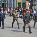 DESFILE NO DEPARTAMENTO DE RIVERA – REPÚBLICA ORIENTAL DO URUGUAI O 7º Regimento de Cavalaria Mecanizado (7º RC Mec) participou, no dia 25 de agosto de 2022, do Desfile Cívico Militar no Departamento de Rivera – República Oriental do Uruguai (ROU), representando o Exército Brasileiro. O evento teve por objetivo comemorar a Independência do Uruguai e o 7º RC Mec, localizado no município de Santana do Livramento que faz divisa com o Departamento de Rivera – ROU, esteve presente no desfile com uma Guarda Bandeira e Estandartes Históricos, Pelotão FORSUL (Força Pronto Emprego) e Fanfarra, totalizando 74 militares. Santana do Livramento – RS, 25 de agosto de 2022 RAFAEL POLINÍCIO LANZA BRAGA – Ten Cel