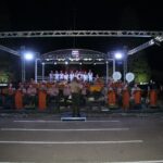 ESPECIAL DE FINAL DE ANO Na noite do dia 16 de dezembro de 2022, ocorreu no 7º Regimento de Cavalaria Mecanizado (7º RC Mec), uma apresentação da Fanfarra do Regimento e outros artistas do município de Santana do Livramento. O evento denominado “Especial de Final de Ano” teve por objetivos, comemorar o sucesso das missões e atividades desenvolvidas pelos integrantes do 7º RC Mec no ano de 2022 e agradecer a sociedade santanense pela integração estabelecida através da realização de diversas ações em conjunto, nas áreas de assistência social, exaltando a “Mão Amiga” do Exército Brasileiro. A apresentação contou com a participação da Fanfarra do Regimento, Banda O Tempo Não Para, Coral da Igreja Wesleyana, Coral da Escola Cívico Militar João Souto Duarte e do Tenor Getúlio Vares, que brindaram a assistência com um repertório diversificado e com espírito natalino. Por fim, ao fazer uso da palavra, o Senhor Tenente Coronel Rafael Polinício Lanza Braga, Comandante do 7º RC Mec, agradeceu a presença de todos, exaltou a belíssima apresentação e desejou às famílias um Feliz Natal e um ano de 2023 repleto de conquistas e realizações. Santana do Livramento-RS, 19 de dezembro de 2022. Rafael Polínicio Lanza Braga – TC Comandante do 7º RC Mec