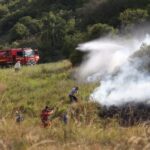 A tarde de terça-feira (24) foi marcada foi marcada por um incêndio em vegetação de grandes proporções em uma empresa localizada na estrada Robledo Braz, no KM 5.  De acordo com informações de moradores da região, as chamas teriam iniciado por volta do meio dia e rapidamente teria se alastrado chegando próximo as residências localizadas na região. Não há informações do que teria causado o inicio do incêndio.  Uma verdadeira foça tarefa foi formada pelos moradores até chegada do Corpo de Bombeiros, que buscaram auxiliar na contenção nas chamas. 