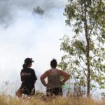 A tarde de terça-feira (24) foi marcada foi marcada por um incêndio em vegetação de grandes proporções em uma empresa localizada na estrada Robledo Braz, no KM 5.  De acordo com informações de moradores da região, as chamas teriam iniciado por volta do meio dia e rapidamente teria se alastrado chegando próximo as residências localizadas na região. Não há informações do que teria causado o inicio do incêndio.  Uma verdadeira foça tarefa foi formada pelos moradores até chegada do Corpo de Bombeiros, que buscaram auxiliar na contenção nas chamas. 