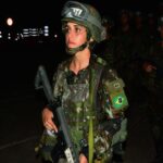 APRESENTAÇÃO DA PRIMEIRA OFICIAL DE CARREIRA DO EXÉRCITO BRASILEIRO NO 7º RC MEC O Exército Brasileiro conta desde a década de 90 com militares do segmento feminino temporárias em seus quadros de lotação de pessoal, que atuam principalmente nas áreas de saúde, apoio e administração. Mais recentemente, no ano de 2021, pela primeira vez, nos 210 anos de história da Academia Militar das Agulhas Negras (AMAN), 23 mulheres tornaram-se aspirantes a oficiais do Exército Brasileiro. Neste contexto, o 7º Regimento de Cavalaria Mecanizado (7º RC Mec), recebeu na manhã do dia 30 de janeiro, a primeira Oficial de carreira do Exército Brasileiro, formada na AMAN, que integrará seu quadro efetivo. A Aspirante a Oficial Mauren Luíza Gonçalves Valle, do Serviço de Intendência, nascida em 17 de julho de 1996, na cidade de Alegrete – RS, formou-se na AMAN em 26 de novembro de 2022 e entra para histórica do Regimento do Cerro do Depósito. A Asp Mauren foi designada para ser a Chefe da Seção Administrativa de Licitações e Contratos (SALC) do 7º RC Mec e contribuirá com seu conhecimento adquirido na formação, para manter e aperfeiçoar a área administrativa da Unidade. O Senhor Tenente Coronel Rafael Polinício Lanza Braga, Comandante do 7º RC Mec, em nome dos integrantes do Regimento, parabeniza a Asp Mauren por sua formatura na AMAN e por entrar para a história do Regimento Brigadeiro Vasco Alves Pereira, desejando-lhe muita saúde e sucesso no desempenho de suas funções. “7º RC Mec – 100 anos de ocupação do Cerro do Depósito” (1923-2023) Santana do Livramento – RS, 6 de fevereiro de 2023. RAFAEL POLINÍCIO LANZA BRAGA – Tenente Coronel Comandante do 7° Regimento de Cavalaria Mecanizado