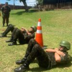 APRESENTAÇÃO DE MILITARES No dia 6 de fevereiro de 2023, apresentaram-se no 7º Regimento de Cavalaria Mecanizado, “Regimento Brigadeiro Vasco Alves Pereira”, ”, a 3º Sargento de Saúde Natiele Gutierres Fernandez, oriunda do Hospital de Guarnição de Santiago, "Hospital General Médico Epaminondas de Albuquerque Filho", sediado em Santiago – RS e os 3º Sargentos de Cavalaria Natã De Sousa Machado, Sérgio Henrique Coelho De Oliveira e Vítor Moreira Da Conceição, recém egressos da Escola de Sargentos das Armas (ESA), localizada na cidade de Três Corações – MG. Na oportunidade, o Comandante do Regimento, Sr. Tenente-Coronel Rafael Polinício Lanza Braga, parabenizou, em nome dos demais militares, por suas escolhas em servir no “Sétimo de Cavalaria”. A Sargento Gutierres fará parte do Posto Médico da Guarnição de Santana do Livramento e os Sargentos Machado, Sérgio e Da Conceição, assumirão as funções de Comandantes de Grupo de Combate em suas respectivas Subunidades. Após a apresentação formal os Sargentos recém egressos da ESA cumpriram uma pequena missão de reconhecimento dentro do perímetro da OM, onde participaram de diversas oficinas, tais como: Cross Operacional, Transposição de Curso D’água, Marcha, Orientação e Equitação tudo coordenado por militares do Regimento. “7º RC Mec – 100 anos de ocupação do Cerro do Depósito” (1923-2023)