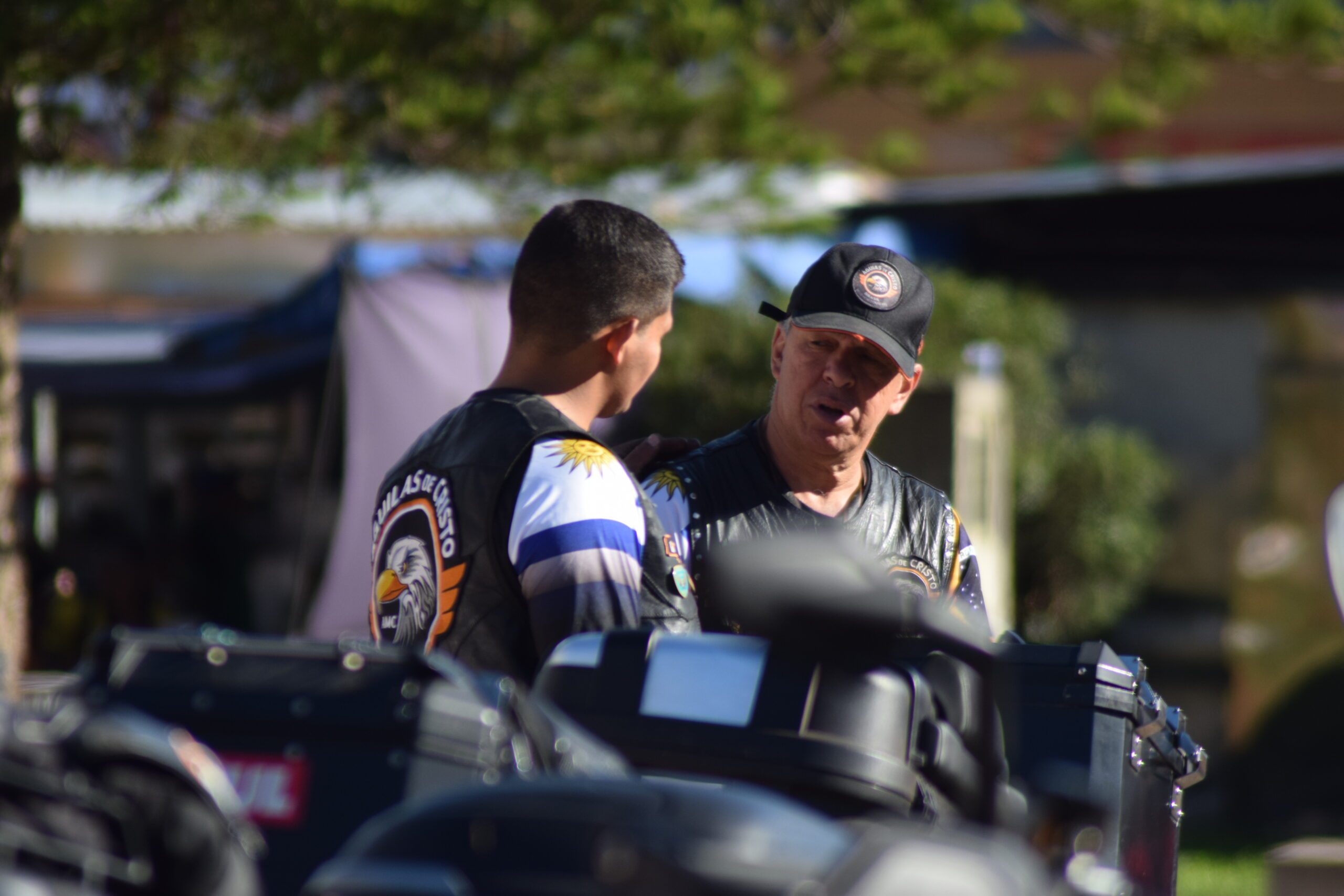 Moto Clube Águias de Cristo realizam ação na fronteira da paz