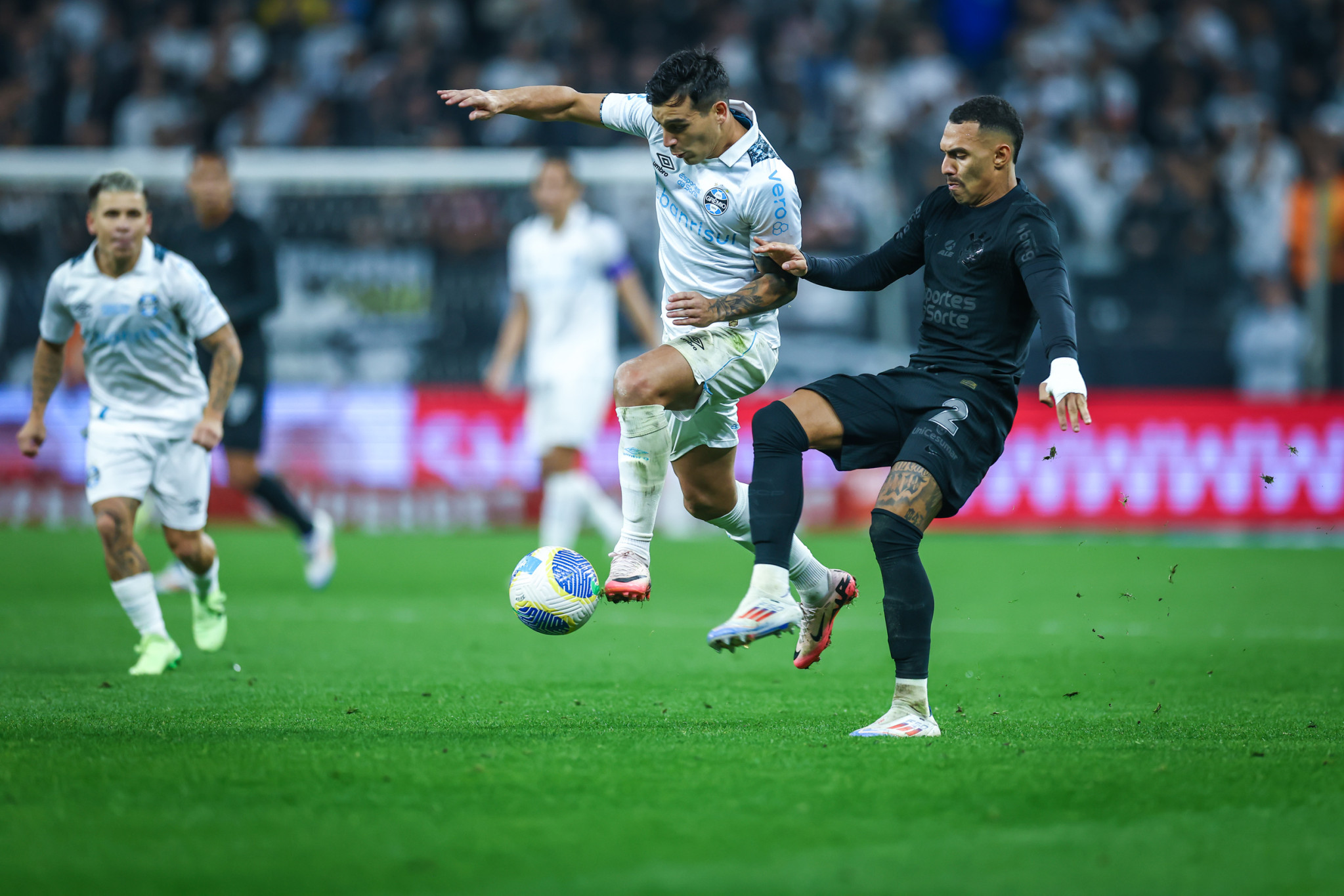 Corinthians e Grêmio empatam sem gols na primeira partida das oitavas