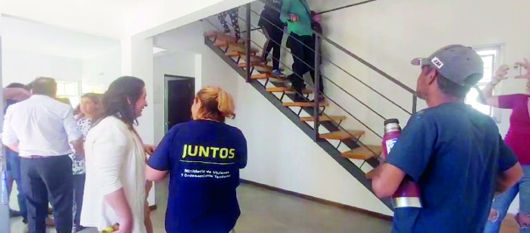 Familias de Rivera felices por cumplir el “sueño” de la casa propia